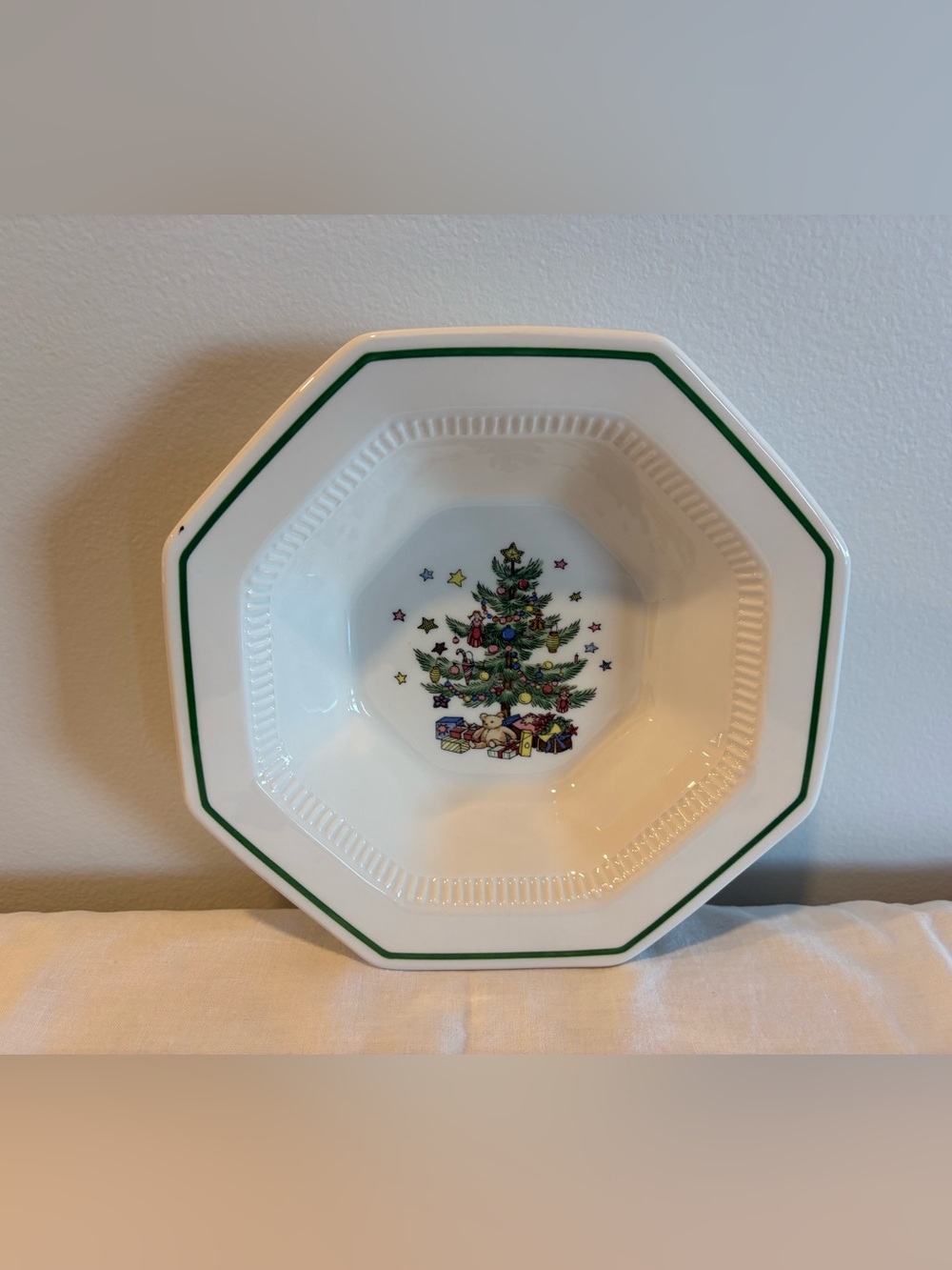 Nikko Christmastime 9” Octagonal Vegetable/All Purpose Bowl Christmas Tree